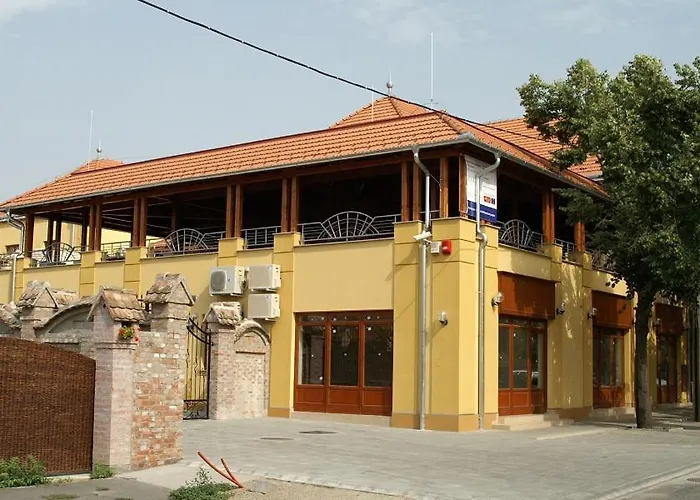 Dubogo Szalloda Etterem Es Eskuvohaz Hotel Békés