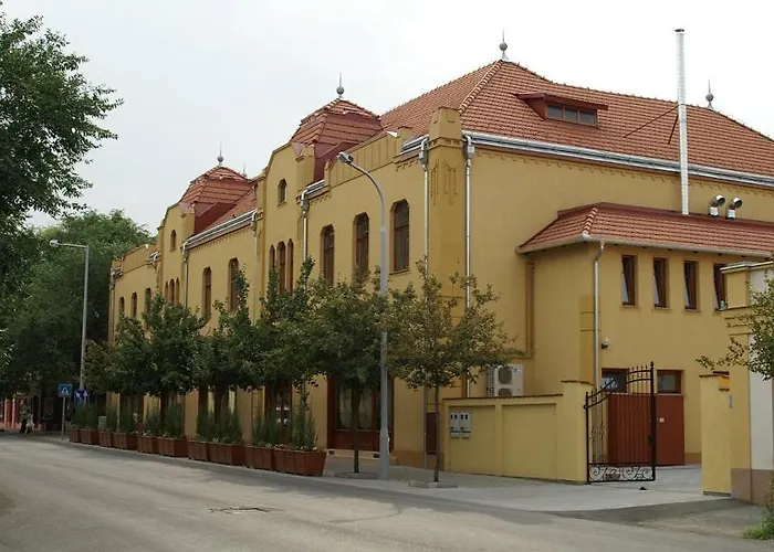 Dubogo Szalloda Etterem Es Eskuvohaz Békés